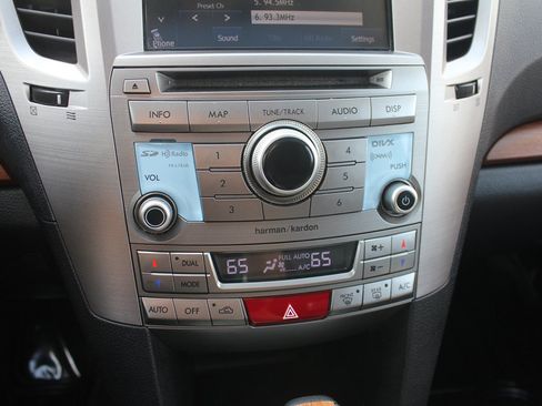 Used 2013 Subaru Outback 2.5i Limited AWD/4WD image 20
