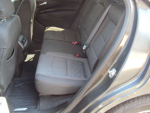 Used 2018 Chevrolet Equinox LT FWD image 8