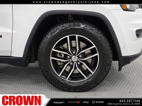 Used 2018 Jeep Grand Cherokee Trailhawk AWD/4WD image 9