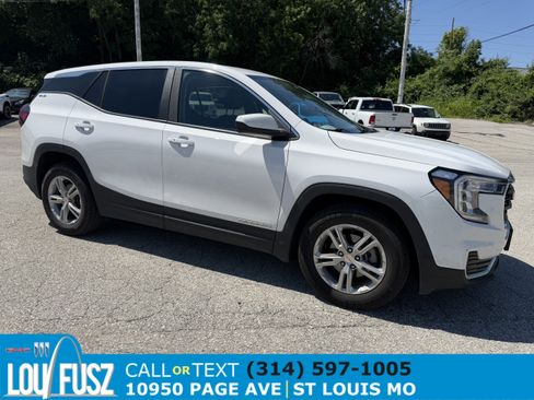 Used 2022 GMC Terrain SLE FWD image 1