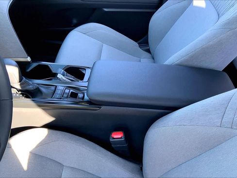 Used 2025 Toyota Camry LE w/ Convenience Package image 14