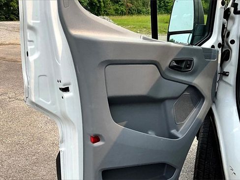 Used 2018 Ford Transit 250 130 Low Roof image 18