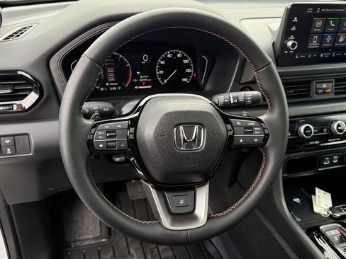 Certified 2025 Honda Pilot TrailSport image 24