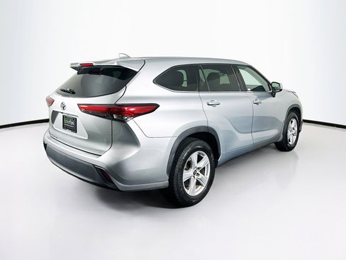 Used 2020 Toyota Highlander L image 9