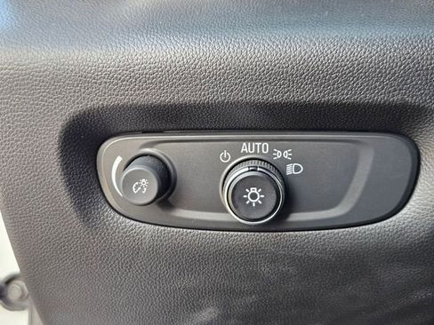 Used 2024 Chevrolet Traverse RS FWD image 13