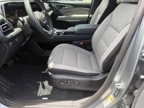 New 2026 Chevrolet Traverse LT FWD image 9