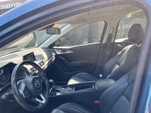 Used 2018 MAZDA MAZDA3 Touring FWD image 11