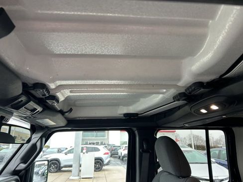 Used 2024 Jeep Wrangler Sport S image 5