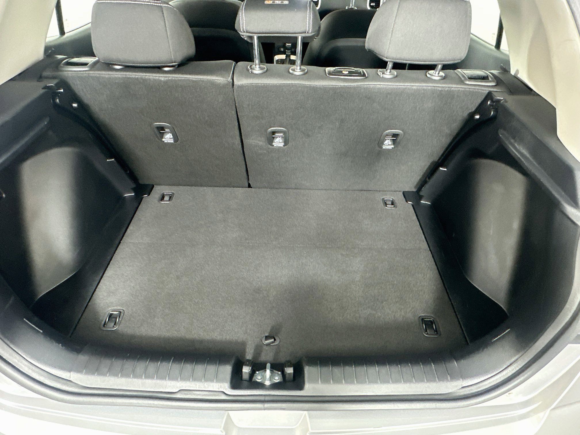 Used 2025 Hyundai Venue SEL FWD image 28