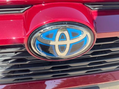 Used 2024 Toyota RAV4 LE AWD/4WD image 21