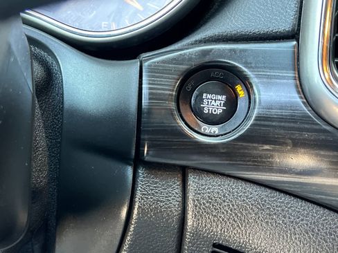 Used 2020 Jeep Grand Cherokee Laredo image 23