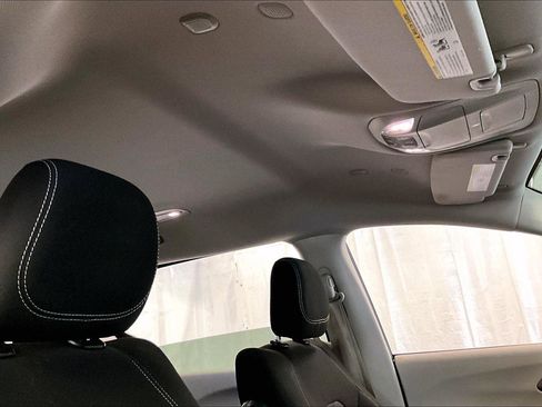 Used 2022 Chrysler Voyager LX image 21