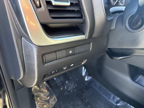 Used 2024 Nissan Rogue SV AWD/4WD image 23