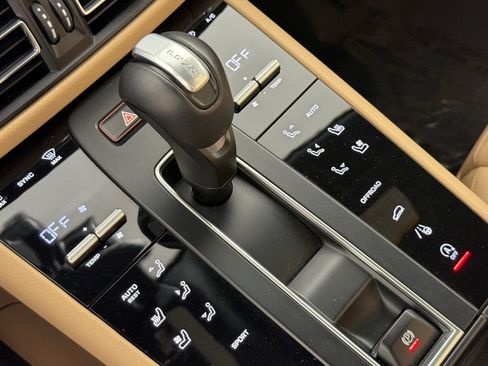 Used 2023 Porsche Macan AWD/4WD image 21