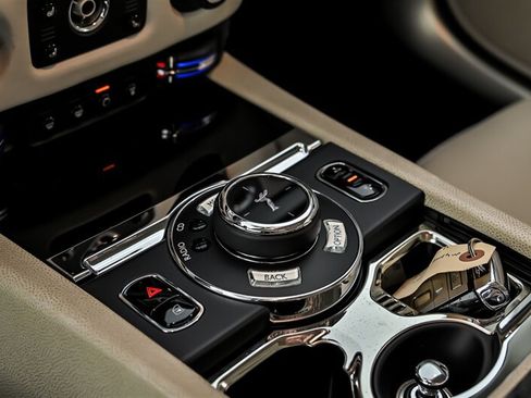 Used 2015 Rolls-Royce Wraith RWD image 33