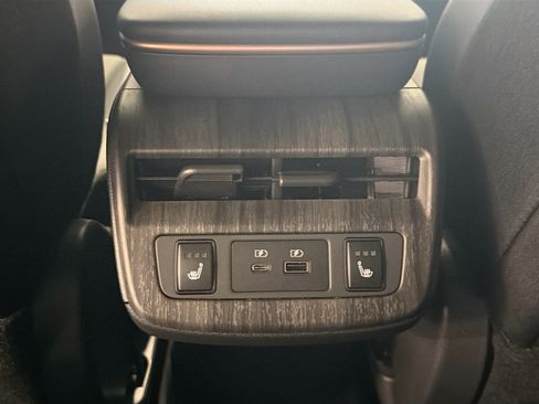 Used 2023 Nissan Ariya AWD image 28