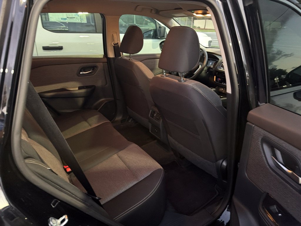 Used 2023 Nissan Rogue SV FWD image 10
