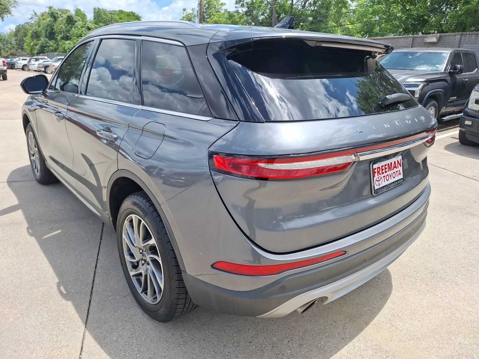 Used 2022 Lincoln Corsair FWD w/ Equipment Group 101A image 4