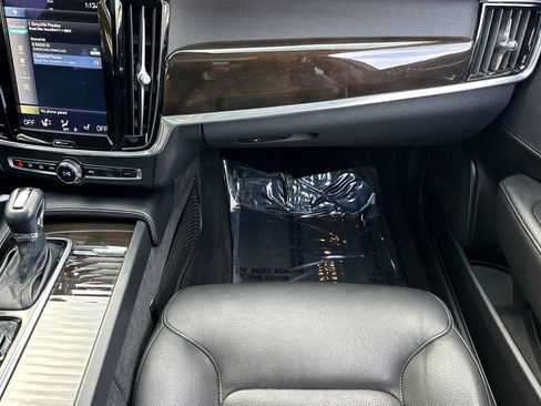Used 2018 Volvo S90 T5 Momentum w/ Convenience Package image 29
