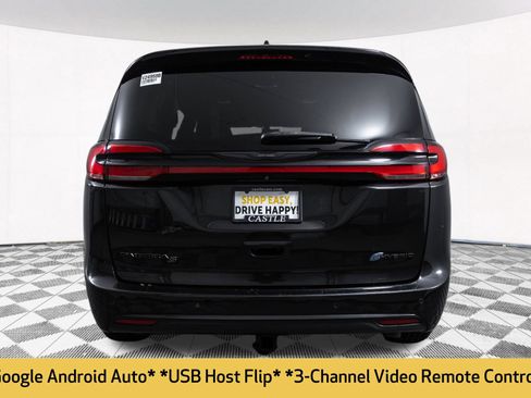 Used 2022 Chrysler Pacifica Touring-L w/ Uconnect Theater Family Group FWD image 23