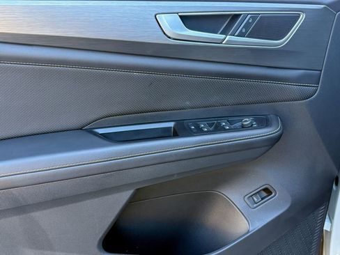 Used 2025 Volkswagen Atlas Cross Sport SE w/ Panoramic Sunroof Package image 15