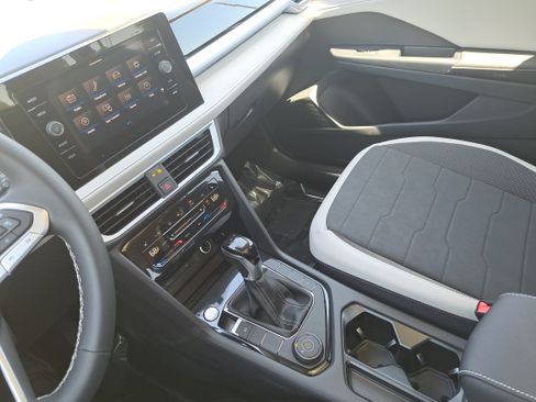 New 2026 Volkswagen Taos SE AWD/4WD image 24