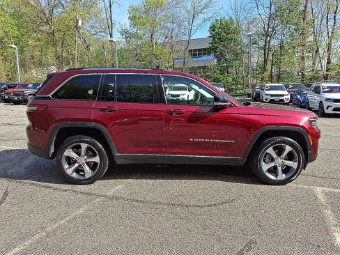 Certified 2023 Jeep Grand Cherokee Limited AWD/4WD image 8