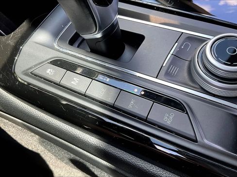 Used 2018 Maserati Levante AWD/4WD image 37