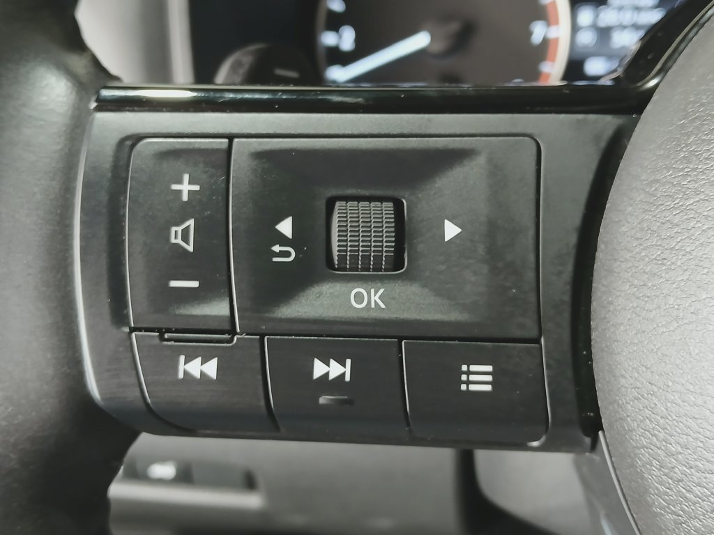 Used 2023 Nissan Rogue SV w/ SV Premium B Package AWD/4WD image 29