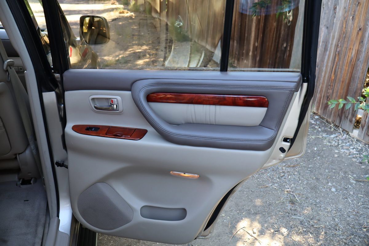 Used 2001 Lexus LX 470 4WD image 27