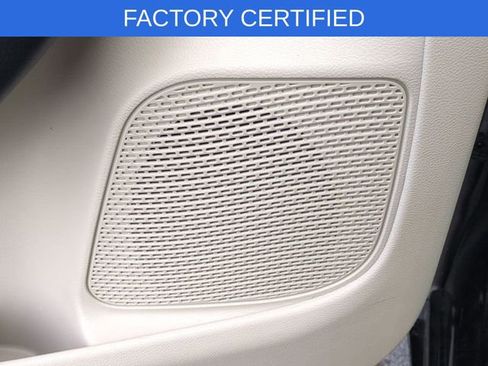 Certified 2024 Chrysler Pacifica Touring-L image 27