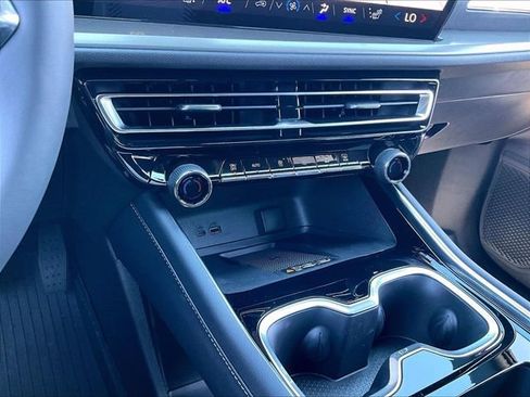 New 2026 Chevrolet Traverse LT w/ LPO, Floor Liner Package FWD image 21