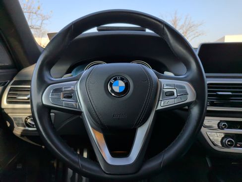 Used 2019 BMW 750i w/ M Sport Package image 20