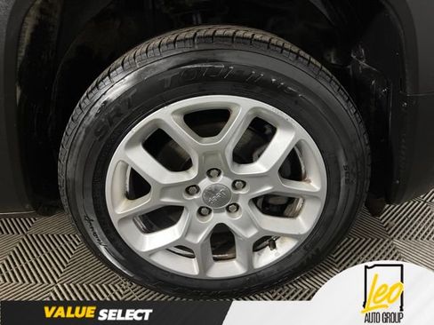 Used 2018 Jeep Renegade Latitude w/ Popular Equipment Group FWD image 23