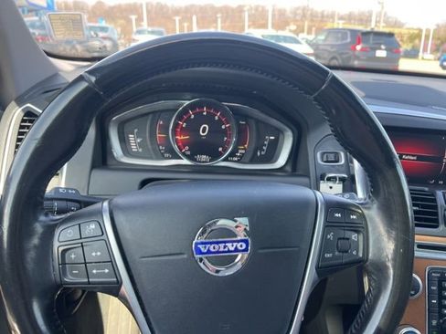 Used 2017 Volvo XC60 T5 Inscription image 11