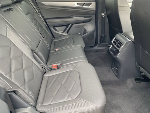 New 2026 Volkswagen Atlas Cross Sport SE FWD image 9