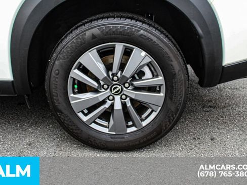 Used 2024 Nissan Pathfinder SV FWD image 16
