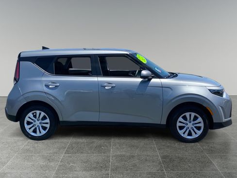 Used 2025 Kia Soul LX FWD image 6