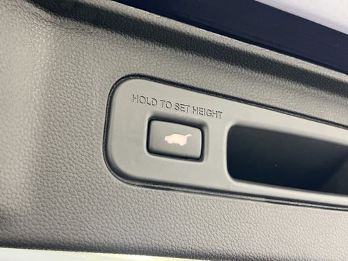 Used 2025 Honda Pilot Touring image 29