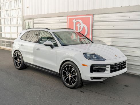 Used 2024 Porsche Cayenne image 45