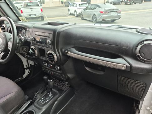 Used 2015 Jeep Wrangler Sport AWD/4WD image 26
