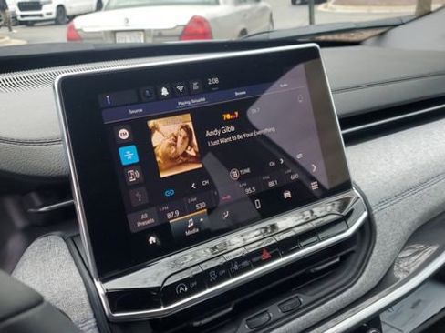 Certified 2024 Jeep Compass Latitude image 11