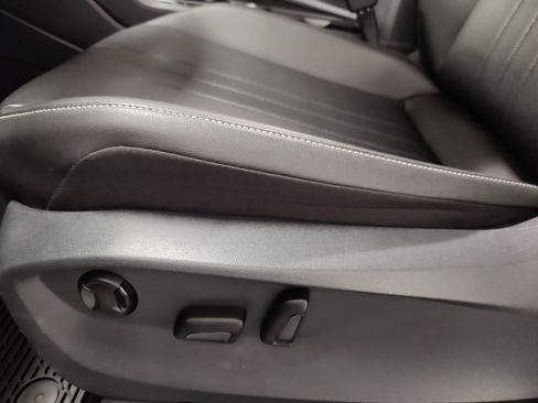 Certified 2022 Volkswagen Tiguan SE image 14