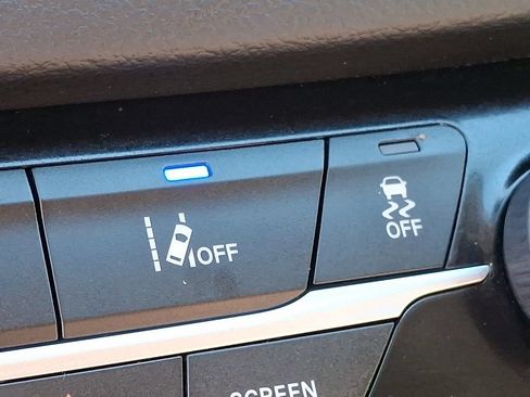 Certified 2023 Chrysler Pacifica Touring-L FWD image 25