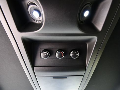 Used 2018 Dodge Grand Caravan GT w/ Safety Sphere Group FWD image 17