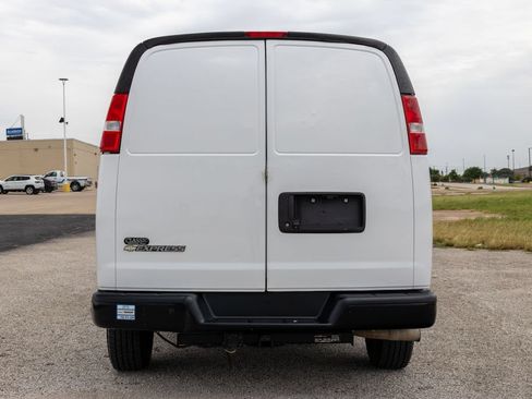 Used 2020 Chevrolet Express 3500 Extended w/ Driver Convenience Package RWD image 6