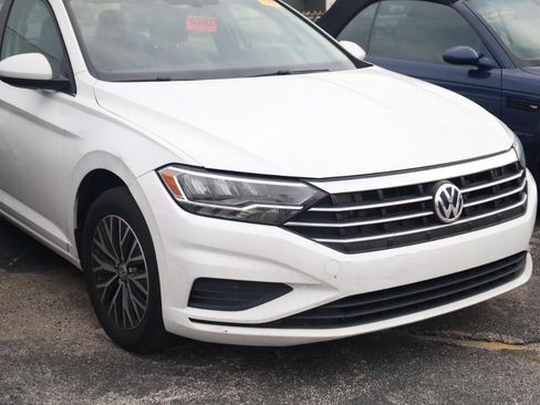 Used 2020 Volkswagen Jetta SE FWD image 2