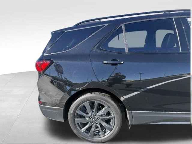 Used 2023 Chevrolet Equinox RS w/ LPO, Floor Liner Package FWD image 4