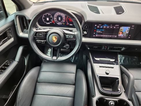 Used 2024 Porsche Cayenne AWD/4WD image 24