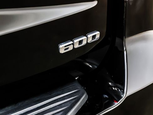 Used 2024 Cadillac Escalade ESV Luxury image 9